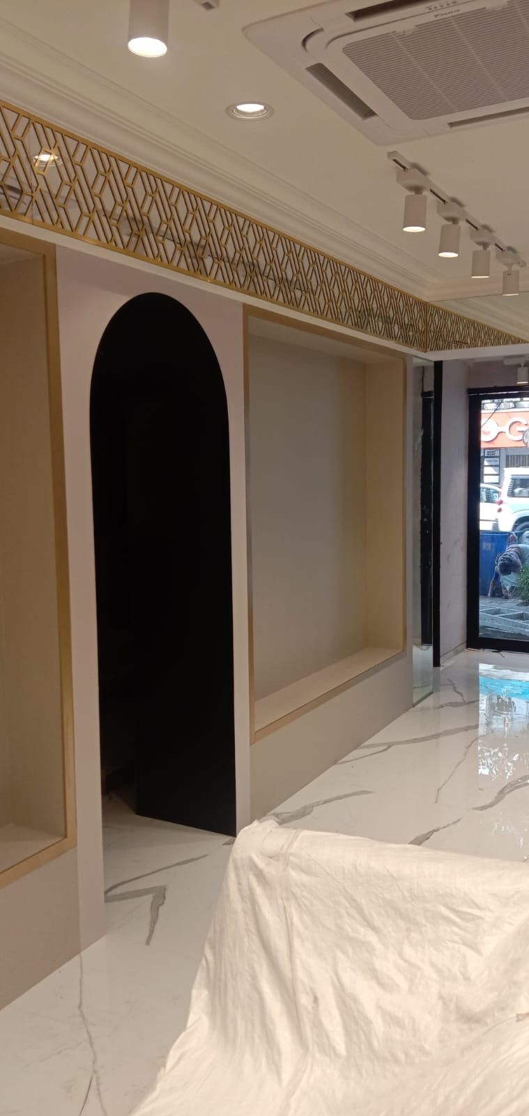 Retail Boutique Open Wardrobes & Garment Displays